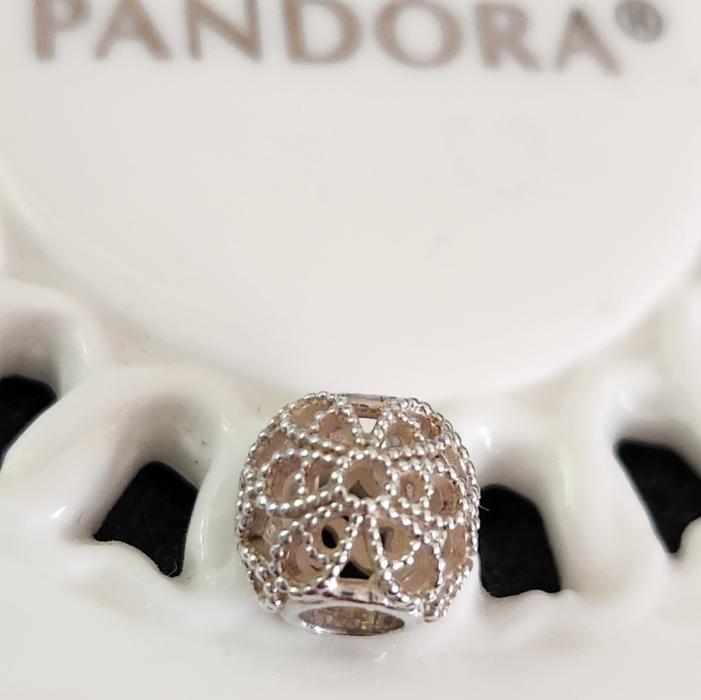 Pandora daisy charm -